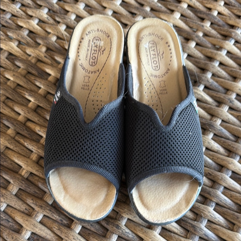 Black FLY FLOT Anti-Shock Slide Sandals